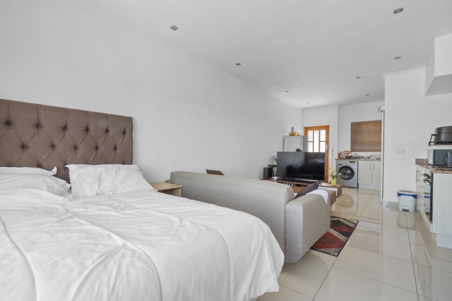 1 Bedroom Property for Sale in Heathfield Western Cape